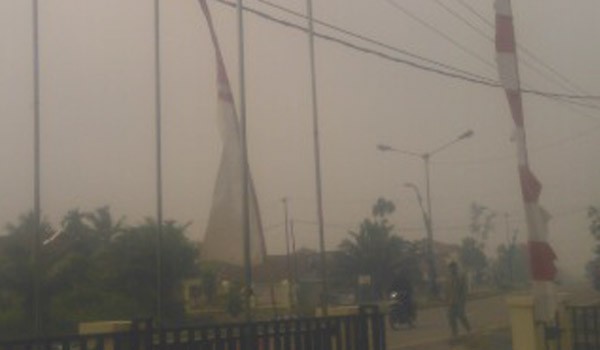 Kabut asap di Kota Muarabulian, Batanghari pagi ini (10/09) kian pekat